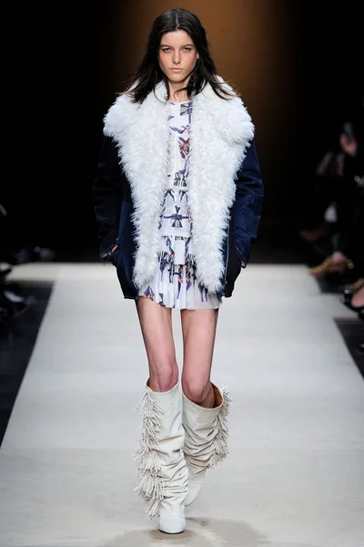 Look 9